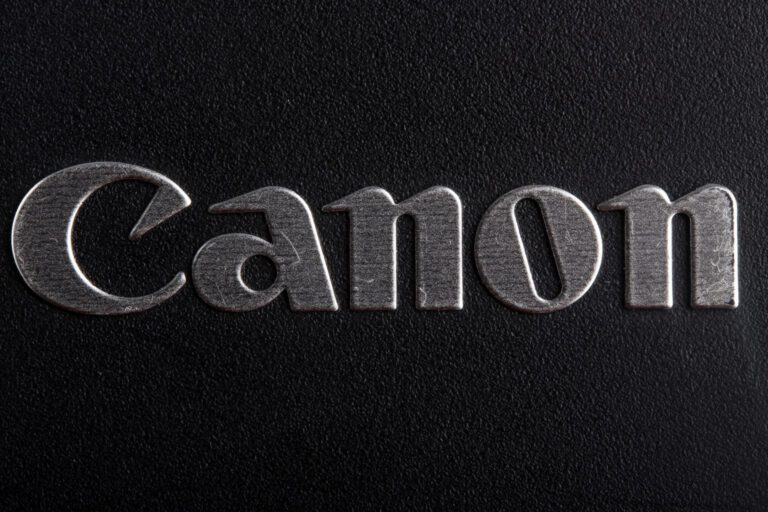 Cimpress inwestuje w technologię Canon 49 Canon logo