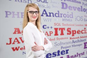 Adrianna Wojewoda Recruitment Department Coordinator w firmie Altimi Software House min