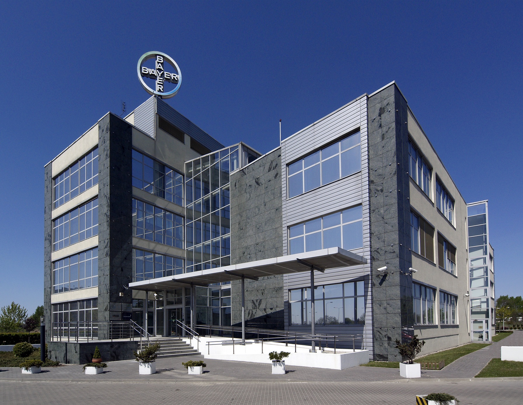 Bayer, Warszawa