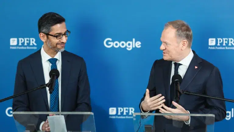 Google, PFR i OChK opracują Plan AI dla Polski. 5 mln $ to nie koniec? 14 Google, Sundar Pichai, Donald Tusk